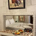 Проживание в семье Seven Rock Cave Гореме