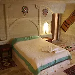Seven Rock Cave בית אירוח גורמה