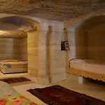 Seven Rock Cave בית אירוח