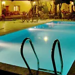 Проживание в семье Seven Rock Cave Гореме