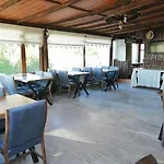 Seven Rock Cave בית אירוח