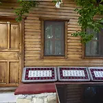 Проживание в семье Seven Rock Cave