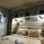 Проживание в семье Seven Rock Cave Гореме