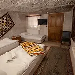 Seven Rock Cave Проживание в семье *