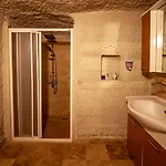 בית אירוח Seven Rock Cave *