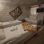 Проживание в семье Seven Rock Cave *