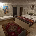 Seven Rock Cave בית אירוח *