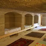 בית אירוח Seven Rock Cave גורמה