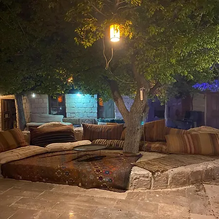Seven Rock Cave بيت شباب غوريمِيه