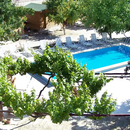 Hostal Seven Rock Cave *