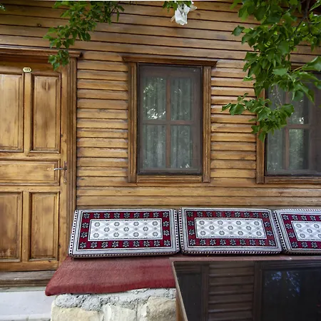 Проживание в семье Seven Rock Cave