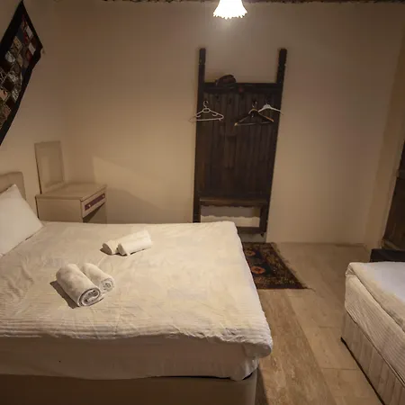 Hostal Seven Rock Cave *