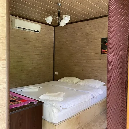 Проживание в семье Seven Rock Cave Гореме