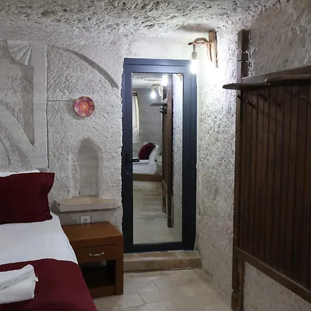 Seven Rock Cave גורמה