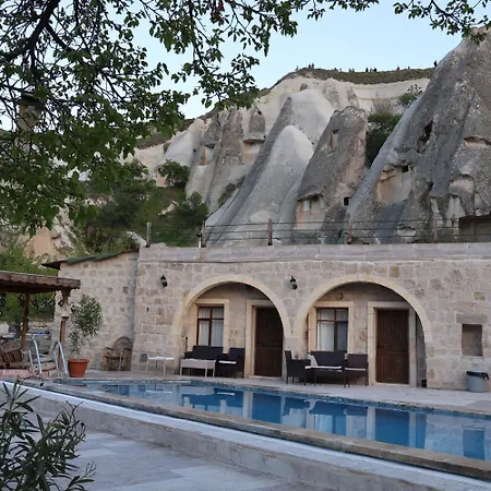 Проживание в семье Seven Rock Cave