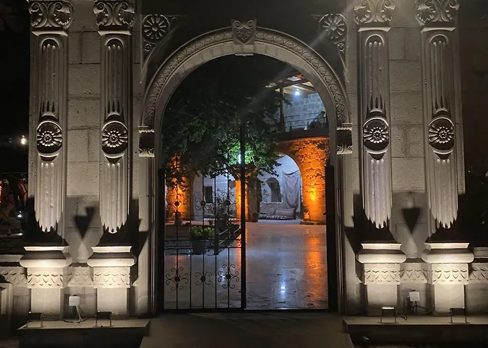 Seven Rock Cave * גורמה