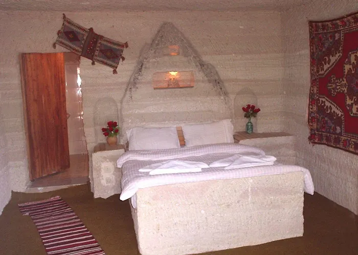 Проживание в семье Seven Rock Cave Гореме