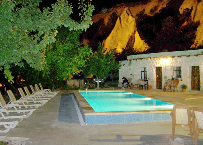 Проживание в семье Seven Rock Cave Гореме