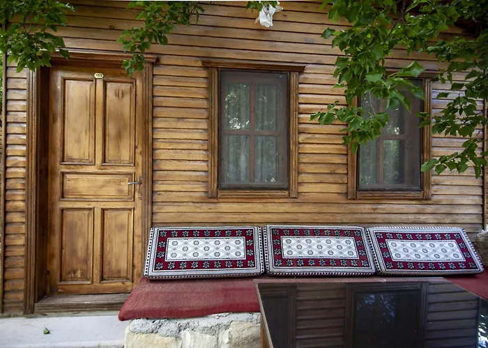 Проживание в семье Seven Rock Cave