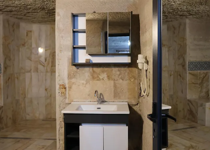 Seven Rock Cave בית אירוח *